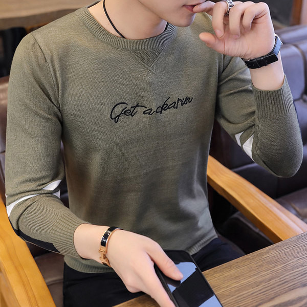 Vīriešu džemperis ar izšuvumu četrās krāsās