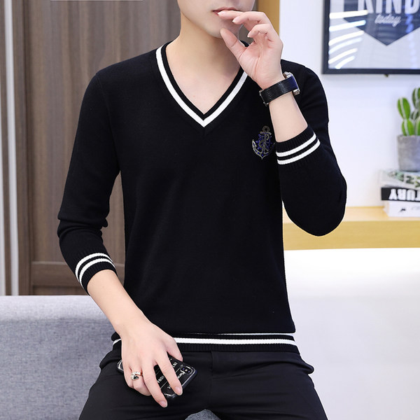 Ανδρικά πουλόβερ με μυτερό γιακά και στάμπα