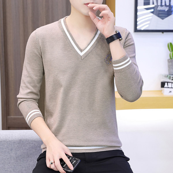 Ανδρικά πουλόβερ με μυτερό γιακά και στάμπα