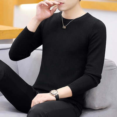 Vīriešu džemperis - pieguļošs modelis ar ovālu apkakli