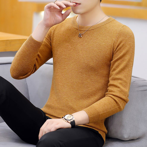 Vīriešu džemperis - pieguļošs modelis ar ovālu apkakli