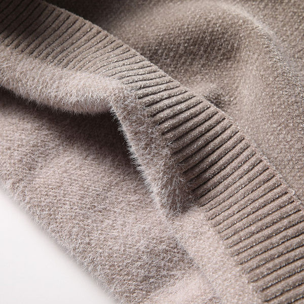 Vīriešu ziemas džemperis ar polo apkakli un uzrakstu