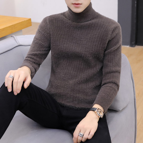 Vīriešu plīša džemperis ar izšuvumu