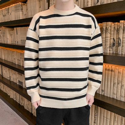 Novi model jesenskog muškog džempera sa ovalnom kragnom