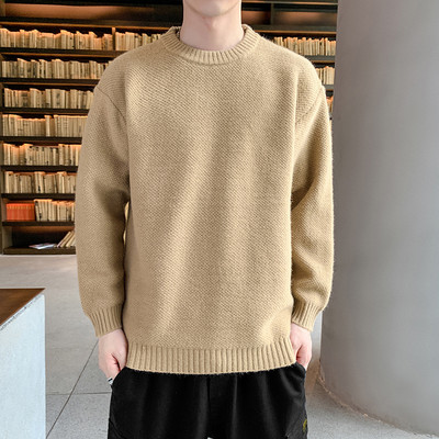 Novi model jesenskog muškog džempera sa ovalnom kragnom