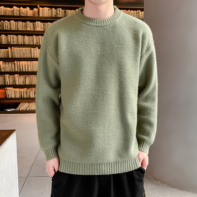 Novi model jesenskog muškog džempera sa ovalnom kragnom