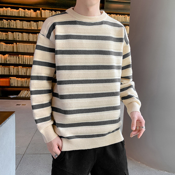 Novi model jesenskog muškog džempera sa ovalnom kragnom