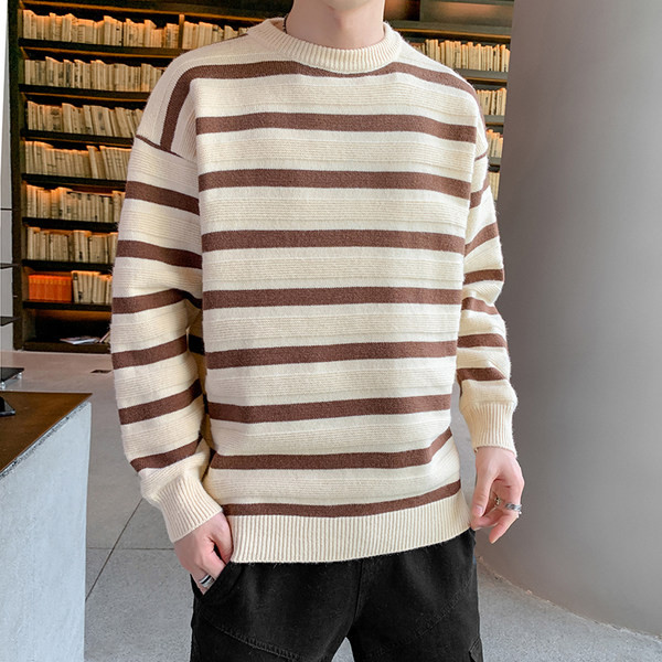 Novi model jesenskog muškog džempera sa ovalnom kragnom