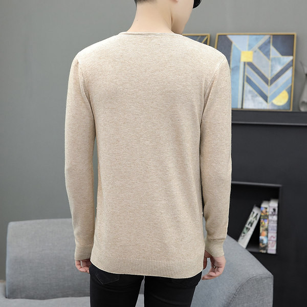 Μοντέρνο ανδρικό πουλόβερ με λαιμόκοψη σε πολλά μοντέλα