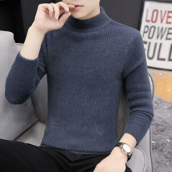 Tīra modeļa vīriešu džemperis ar garām piedurknēm un augstu apkakli