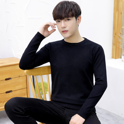 Vienkrāsains vīriešu džemperis ar ovālu kakla izgriezumu