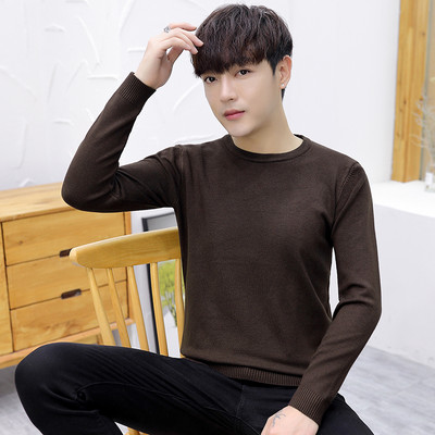 Vienkrāsains vīriešu džemperis ar ovālu kakla izgriezumu