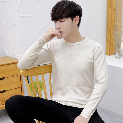 Vienkrāsains vīriešu džemperis ar ovālu kakla izgriezumu