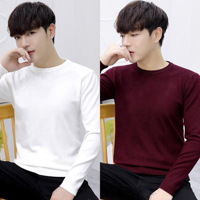 Vienkrāsains vīriešu džemperis ar ovālu kakla izgriezumu