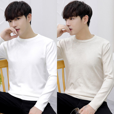 Vienkrāsains vīriešu džemperis ar ovālu kakla izgriezumu