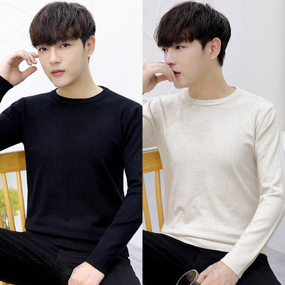 Vienkrāsains vīriešu džemperis ar ovālu kakla izgriezumu