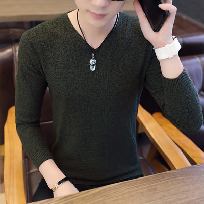 Vienkrāsains vīriešu džempera modelis