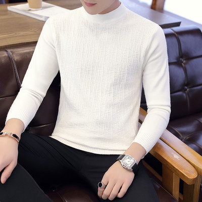 Ανδρικό μοντέλο με casual πουλόβερ