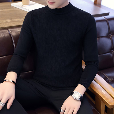 Ανδρικό μοντέλο με casual πουλόβερ