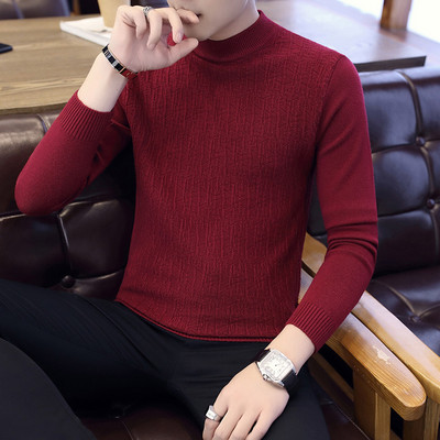 Ανδρικό μοντέλο με casual πουλόβερ