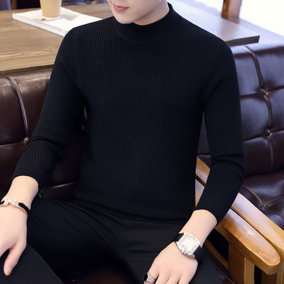 Ανδρικό μοντέλο με casual πουλόβερ