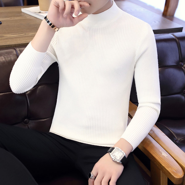 Ανδρικό μοντέλο με casual πουλόβερ