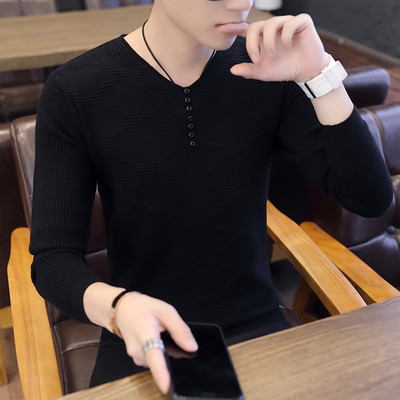 Pripijeni model muškog džempera s gumbima