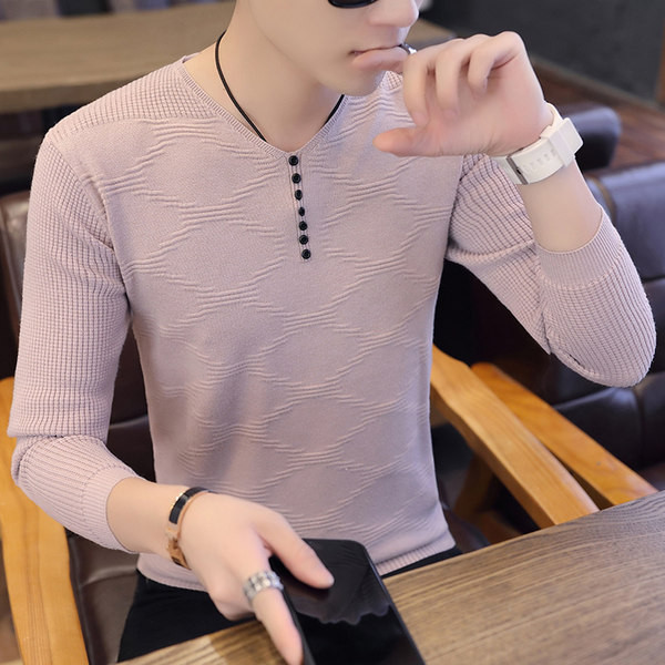 Pripijeni model muškog džempera s gumbima