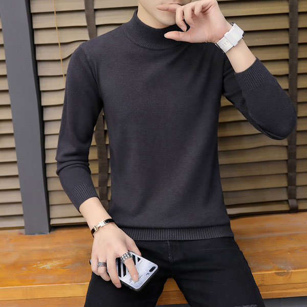 Masīvs vīriešu džemperis līdz kakla vidum
