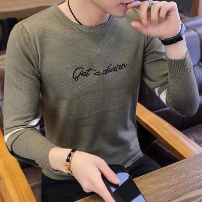 Rudens vīriešu blūze ar uzrakstu un ovālu kakla izgriezumu