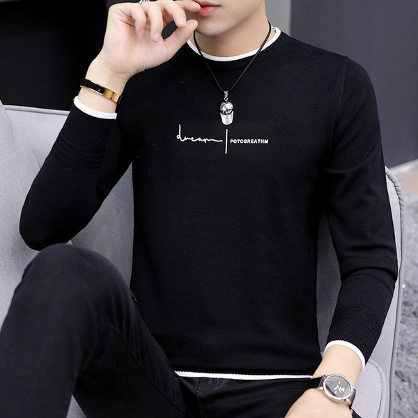 Rudens vīriešu blūze ar uzrakstu un ovālu kakla izgriezumu