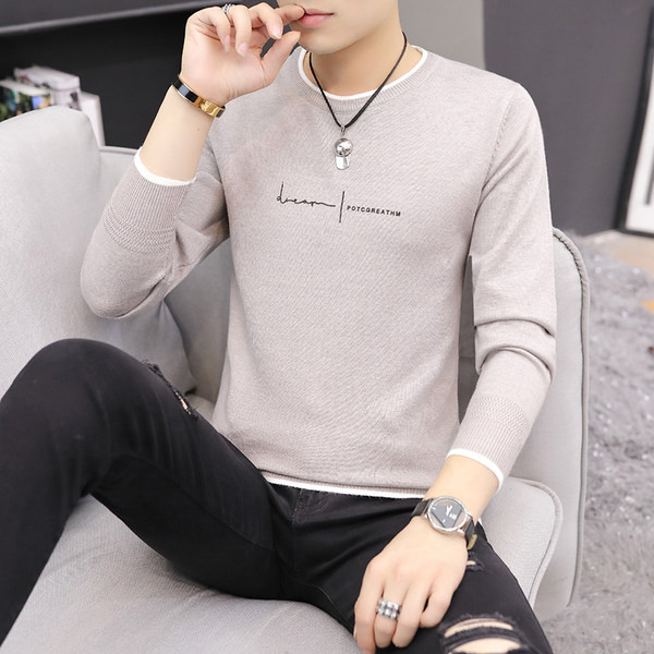 Rudens vīriešu blūze ar uzrakstu un ovālu kakla izgriezumu