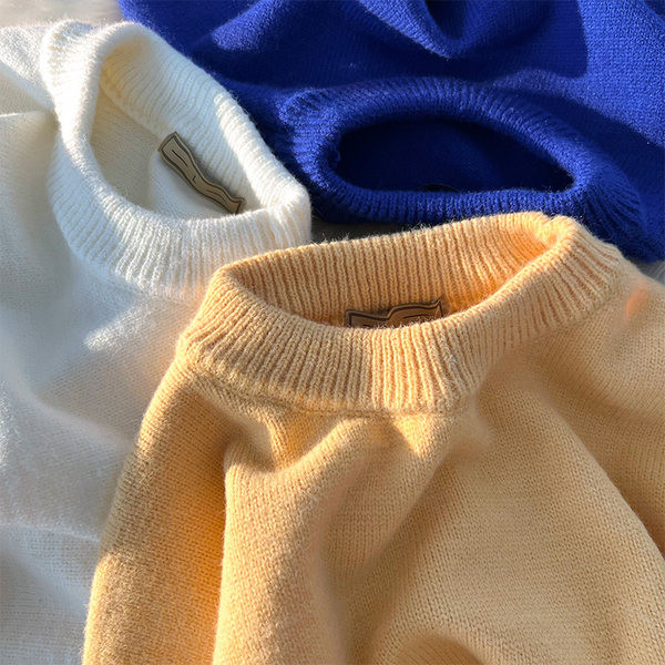 Vienkrāsains ovāla kakla ziemas džemperis vīriešiem