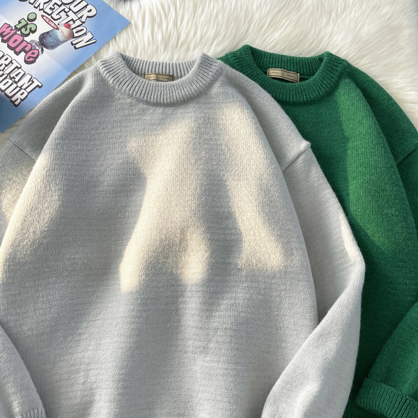 Vienkrāsains ovāla kakla ziemas džemperis vīriešiem