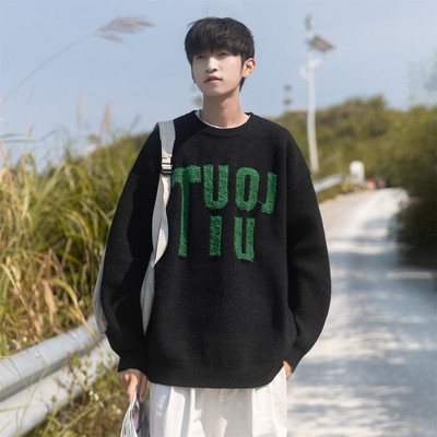 Ανδρικό φαρδύ πουλόβερ με στάμπα