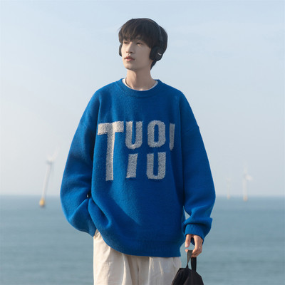 Ανδρικό φαρδύ πουλόβερ με στάμπα