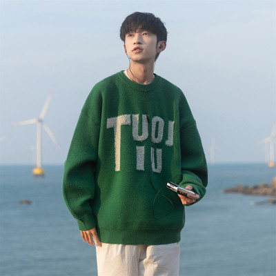 Ανδρικό φαρδύ πουλόβερ με στάμπα