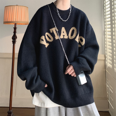 Vīriešu džempera plats modelis ar uzrakstu