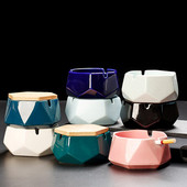 Eiropas stila keramikas pelnu trauks ar vāku Creative Personality Fashion Office Lidojošo pelnu trauks Dzīvojamās istabas mājas dekorēšana