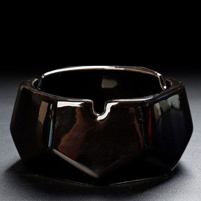 Eiropas stila keramikas pelnu trauks ar vāku Creative Personality Fashion Office Lidojošo pelnu trauks Dzīvojamās istabas mājas dekorēšana