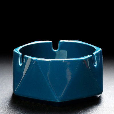 Eiropas stila keramikas pelnu trauks ar vāku Creative Personality Fashion Office Lidojošo pelnu trauks Dzīvojamās istabas mājas dekorēšana