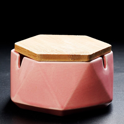 Eiropas stila keramikas pelnu trauks ar vāku Creative Personality Fashion Office Lidojošo pelnu trauks Dzīvojamās istabas mājas dekorēšana