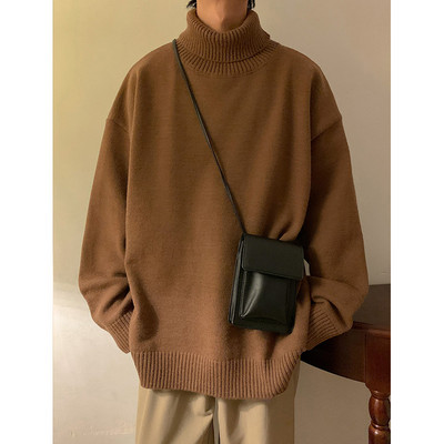 Obični muški pulover s polo ovratnikom i postavom