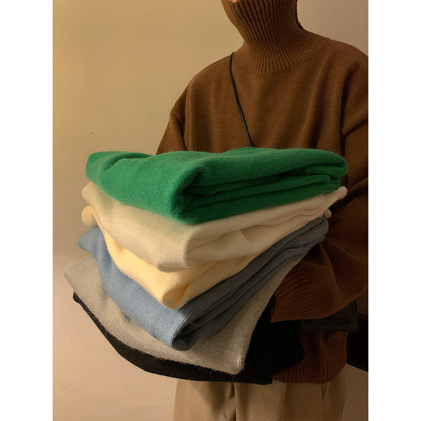 Obični muški pulover s polo ovratnikom i postavom