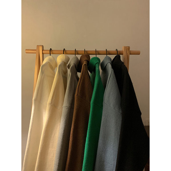 Obični muški pulover s polo ovratnikom i postavom