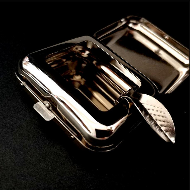 Jaunums Smallsweet nerūsējošā tērauda kvadrātveida kabatas pelnu trauks metāla pelnu trauks kabatas pelnu trauki ar vākiem Pārnēsājams pelnu trauks