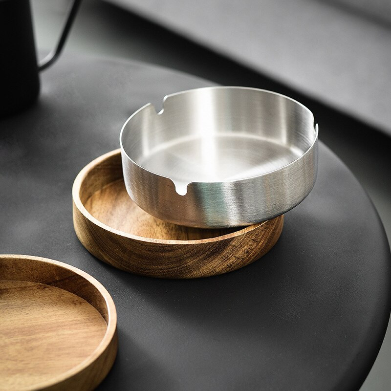 Riešutmedžio peleninės su dangteliu uždengtu vėjui atspariu peleniniu su nerūdijančio plieno pamušalu Vidaus lauko pelenų padėklai Namų darbo stalo priedai