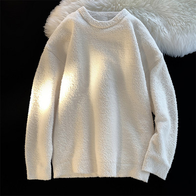 Vīriešu plīša džemperis ar ovālu kakla izgriezumu