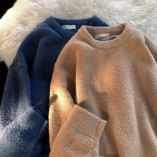 Vīriešu plīša džemperis ar ovālu kakla izgriezumu