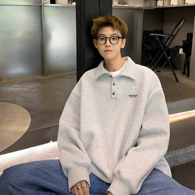 Vīriešu džemperis ar klasisku apkakli un kabatu